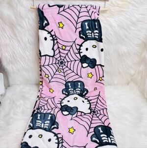 ✨️NWT HELLO KITTY HALLOWEEN SOFT THROW! ✨️